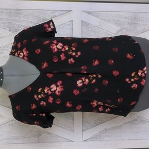 A New Day Black / Red Floral Flutter Sleeve V-neck Blouse Medium